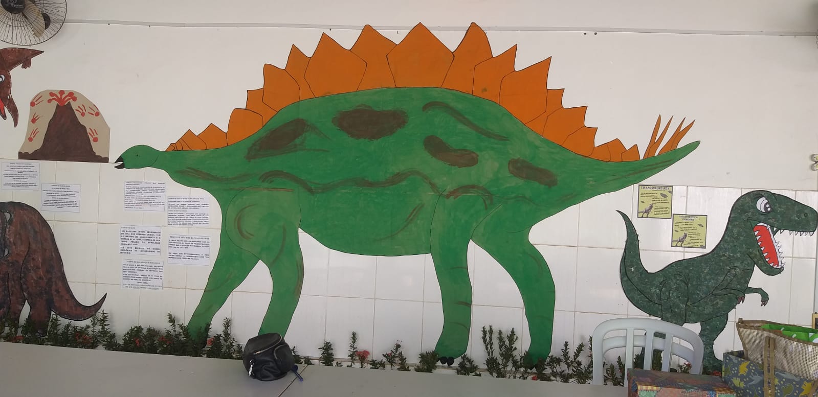 Crianças de Escola Infantil conhecem Era dos Dinossauros - Portal da  Educação