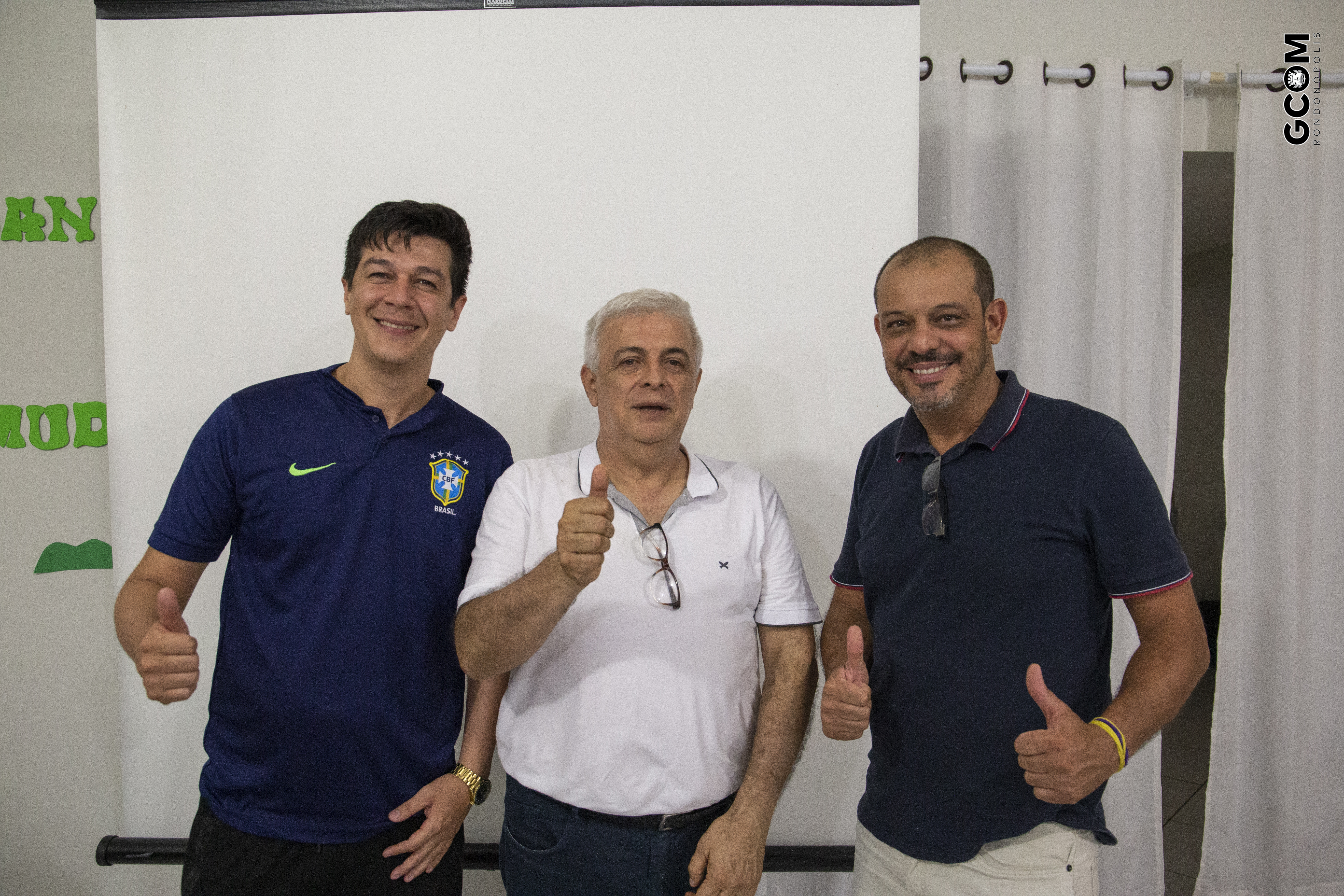 Mestre Internacional de Xadrez faz palestra e joga simultaneamente contra  18 adversários em Rondonópolis