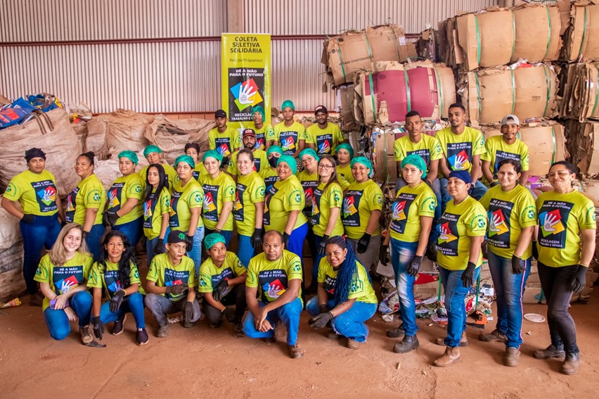 Logística reversa viabilizada por cooperativas através da coleta seletiva ajuda a proteger meio ambiente e gera renda no município