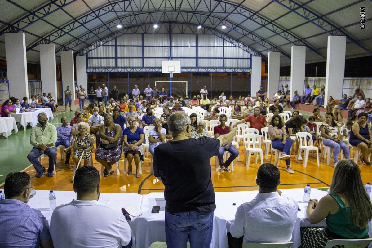 Entrega de títulos na Escola Melchíades F. Miranda