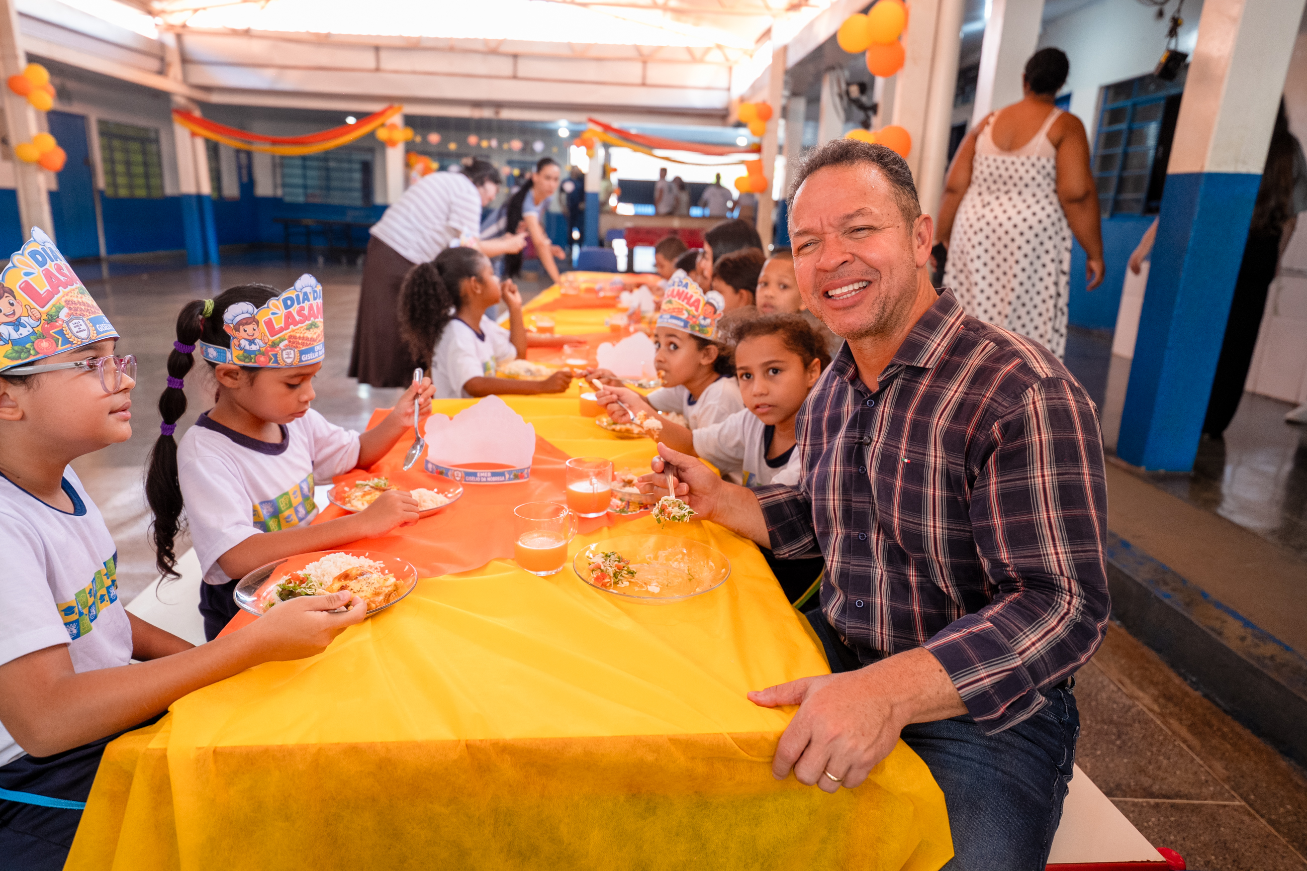 Dia da Lasanha torna merenda em momento de alegria na rede municipal de ensino - Prefeitura Municipal de Rondonópolis