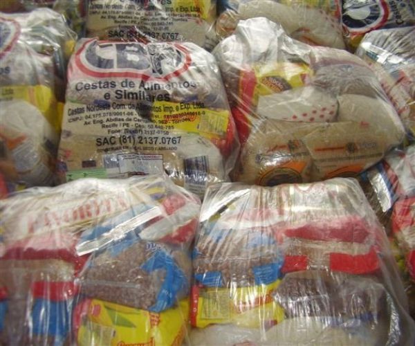 Equipe da Promoção Social distribui cestas básicas para entidades e famílias 