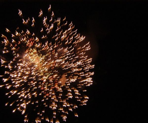 Show pirotécnico marca chegada de 2012 no Cais de Rondonópolis