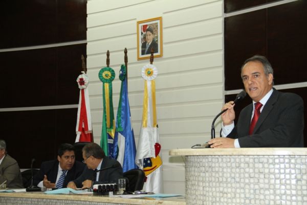 Prefeito prestigia abertura dos trabalhos na Câmara Municipal