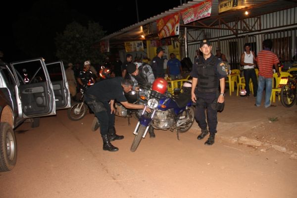 Quatro bares são fechados por falta de alvará