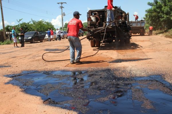 Operação tapa-buraco beneficia Distrito Industrial localizado na saída para Cuiabá