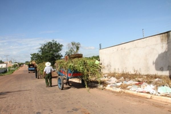 Semma faz cercamento de área usada como depósito ilegal de lixo