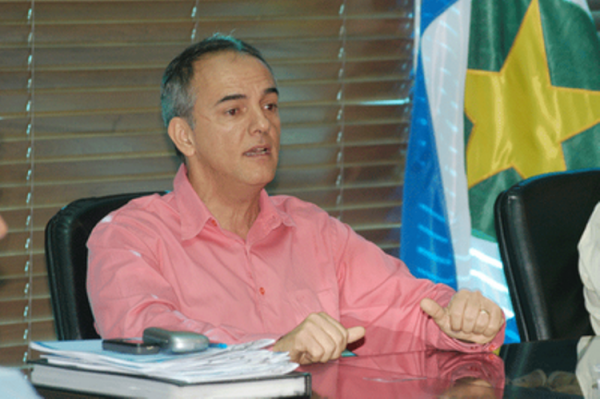 Prefeito vai a Brasília e Cuiabá defender investimentos no ensino público