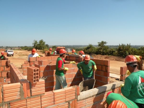 Prefeitura lança processo seletivo e oferece emprego para pedreiro e servente de obras