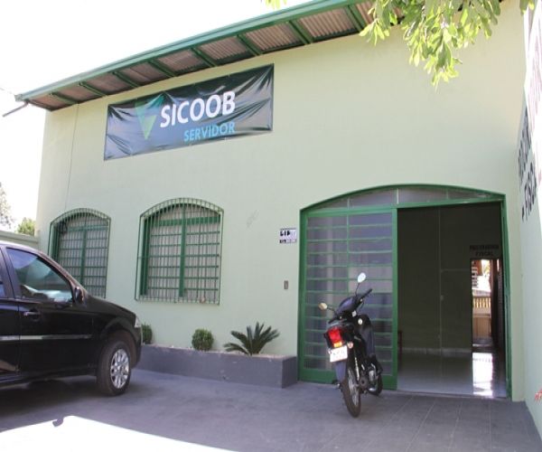 Equipe do Sicoob homenageia servidores cooperados com café da manhã