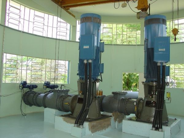 Bomba danificada por descarga elétrica interrompe abastecimento 