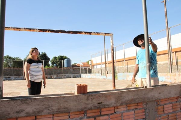 Secretaria de Esportes, Cultura e Lazer revitaliza quadra do Jardim Iguaçu