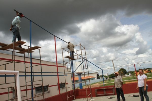 Quadra de Esportes do Conjunto São José recebe pintura e alambrado