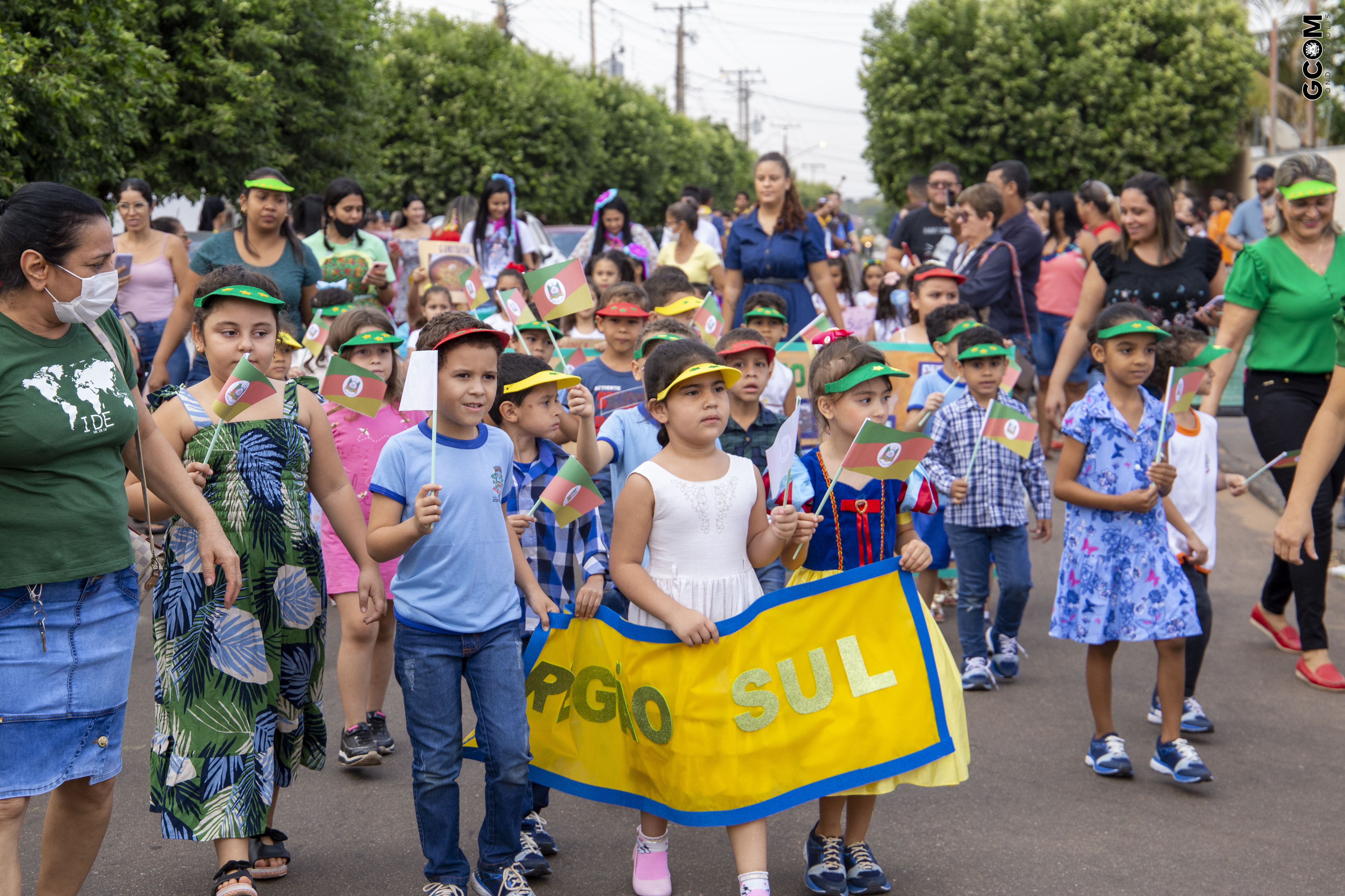 Crianças da CMEI João Lopes realizam desfile de 7 setembro 7