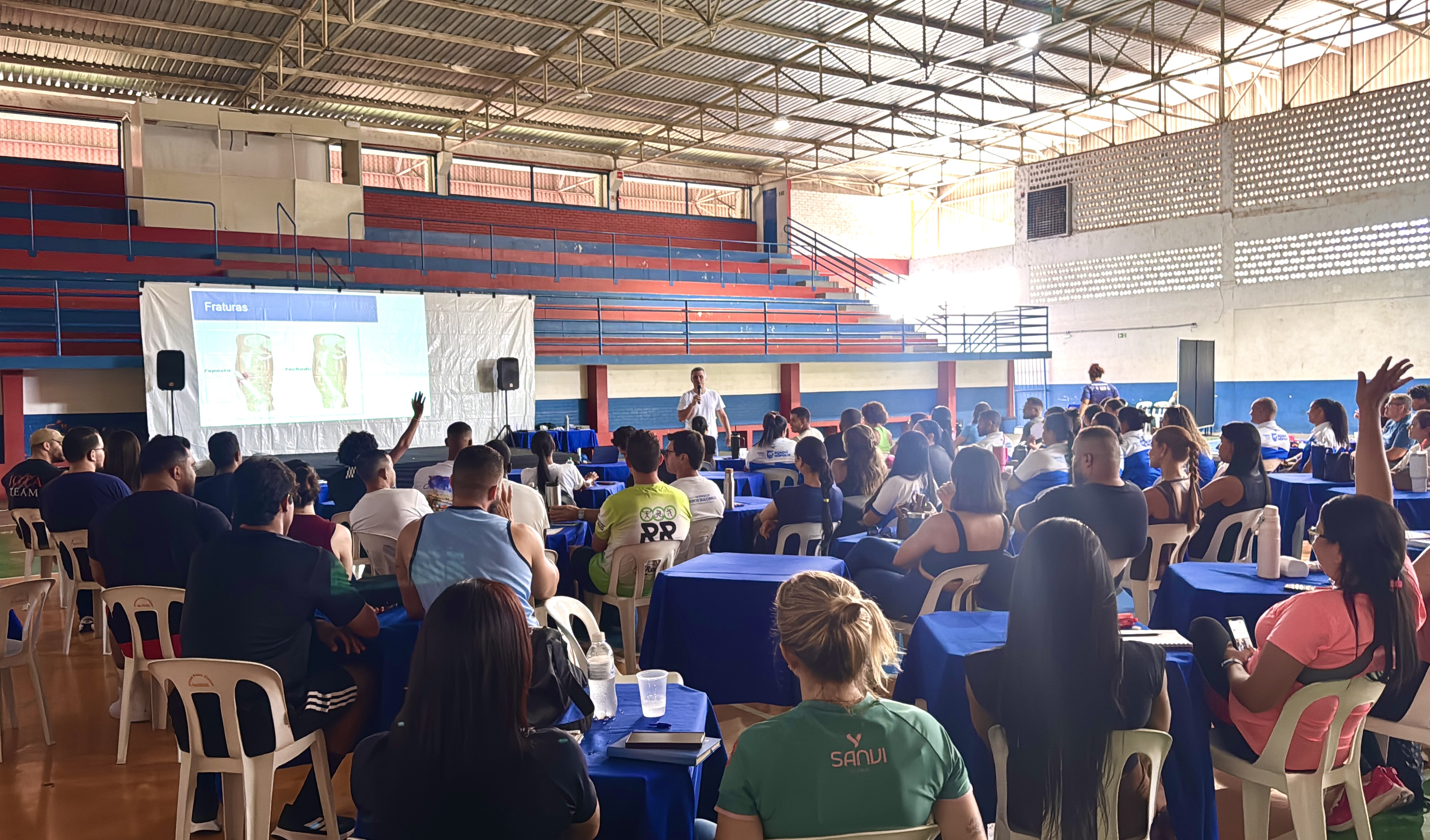 Imagem: IMG 3521.JPG Profissionais recebem capacitação sobre primeiros socorros