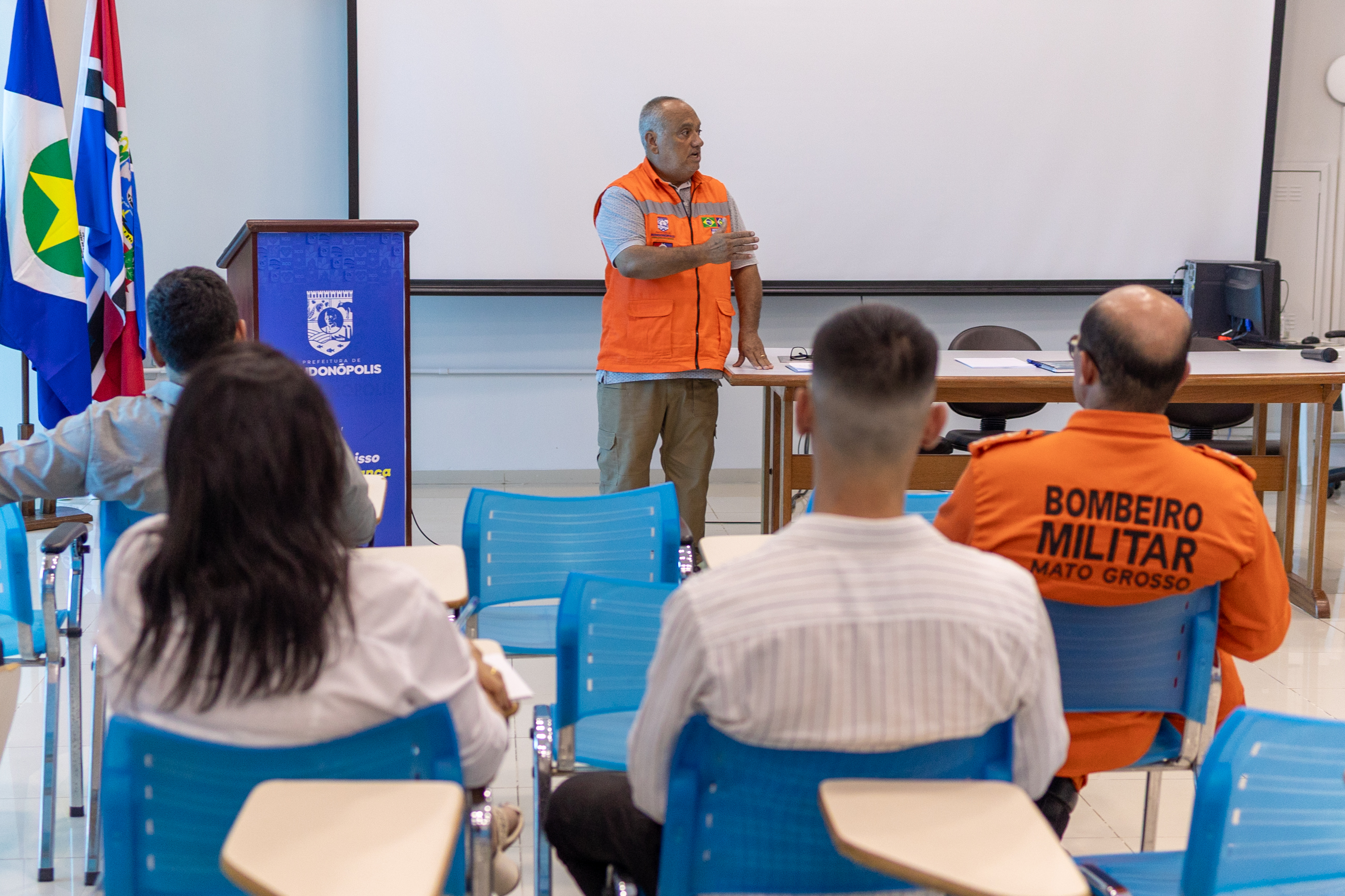 Marcelo Cardina, coordenador da Defesa Civil de Rondonópolis. Marcelo Cardina, coordenador da Defesa Civil de Rondonópolis.