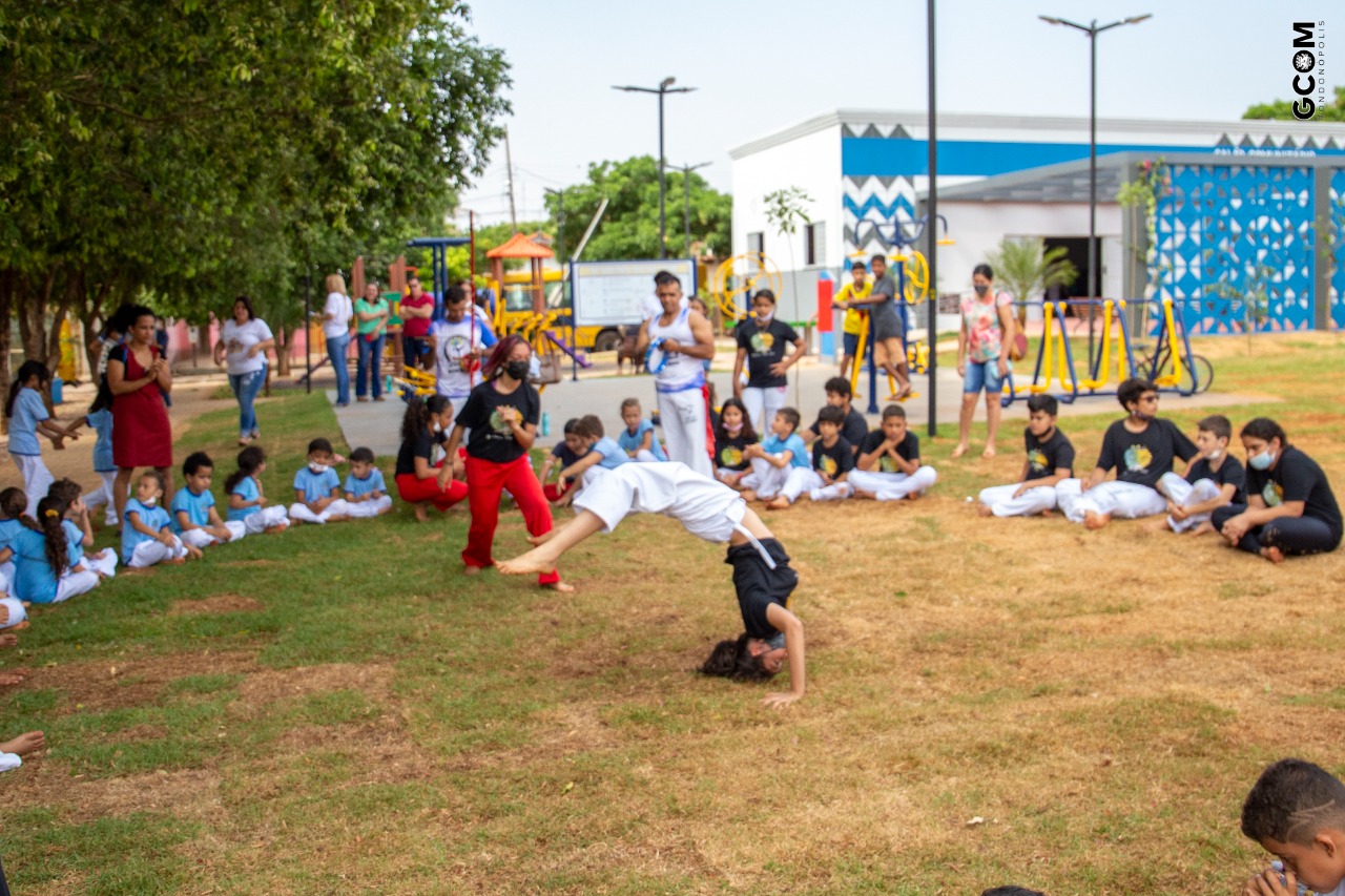 Prefeito inaugura reconstrução de salão comunitário e revitalização de área de lazer 10
